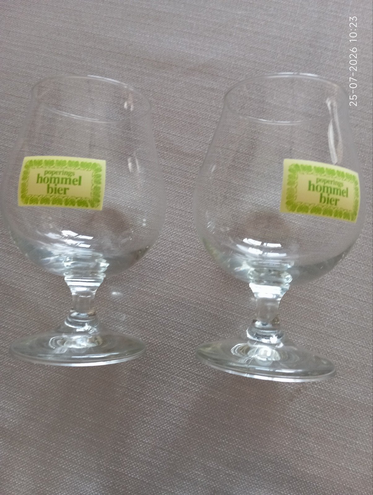 2 glazen poperings hommelbier DRINGEND, Verzamelen, Ophalen