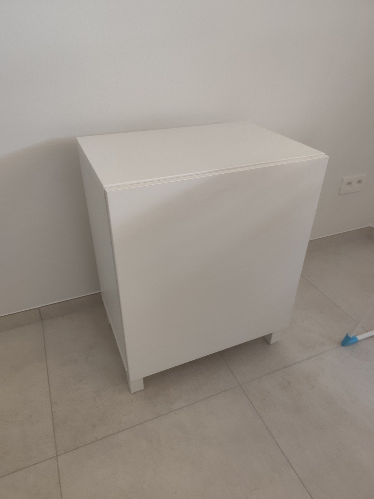 Armoire Besta avec porte brillante, Enlèvement