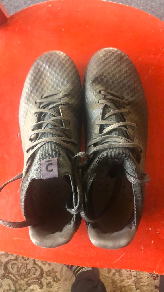 Voetbalschoenen maat 39, Sport en Fitness, Voetbal, Ophalen of Verzenden, Gebruikt, Schoenen