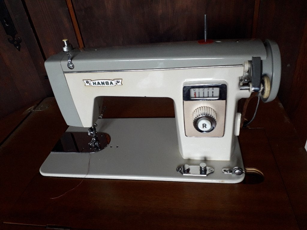 Très ancienne machine a coudre HANSA, Enlèvement