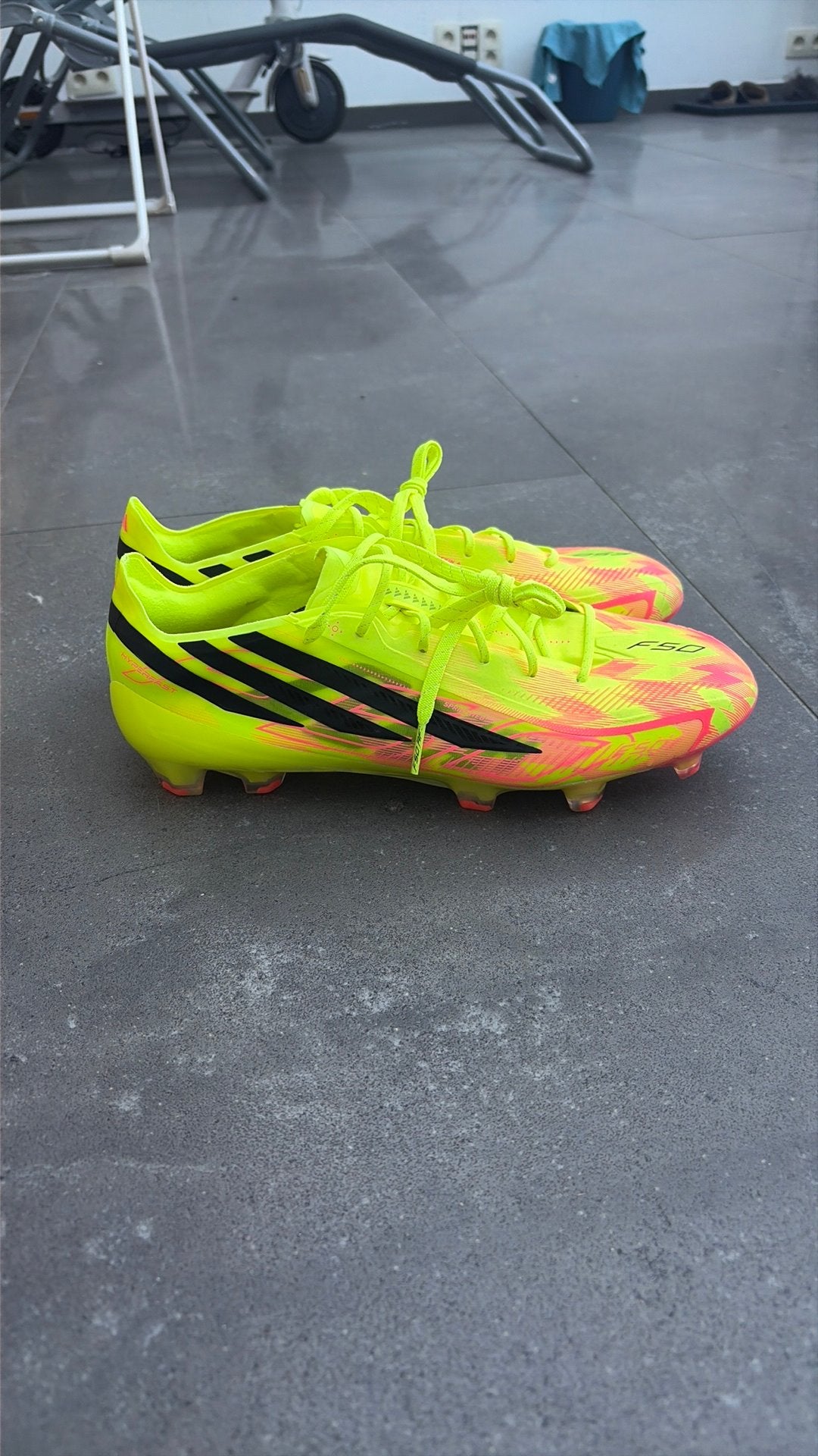 ADIDAS F50 taille 42, Sports & Fitness, Enlèvement ou Envoi, Neuf, Chaussures