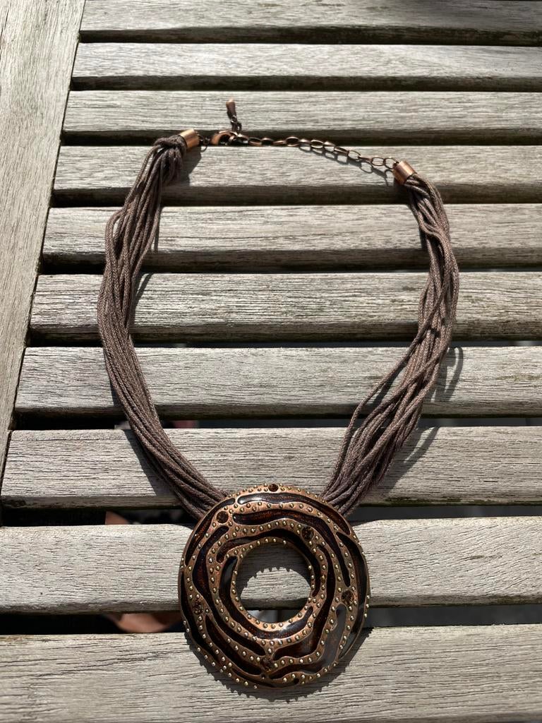 Korte ketting met hanger in koper, Handtassen en Accessoires, Kettingen, Ophalen, Gebruikt, Bruin, Overige materialen