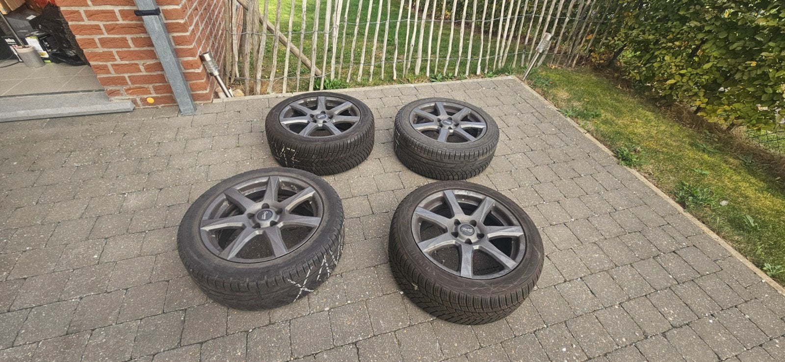 pneus à vendre + jantes, Autos : Pièces & Accessoires, Enlèvement, Pneus hiver, Pneu(s)