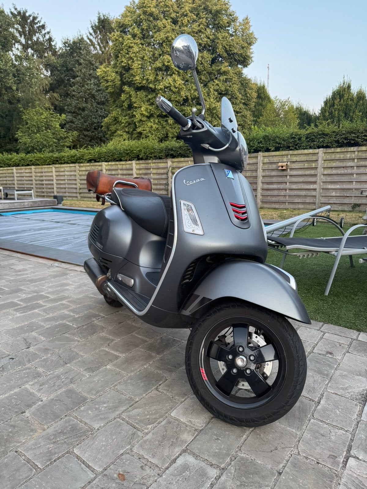 Vespa 300 gts mat grijs van april 2018 met amper 11500km TOP, Ophalen, Zo goed als nieuw