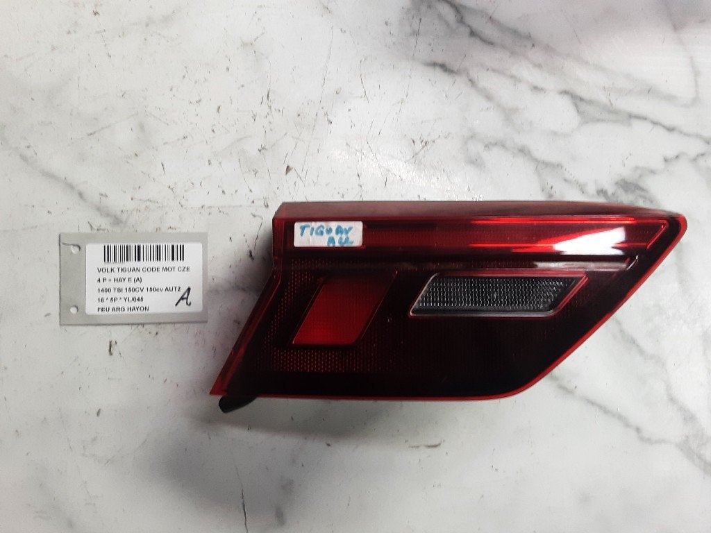 ACHTERLICHT LINKS ACHTERKLEP Tiguan (AD1) (5NL945093), Gebruikt, Volkswagen, Mevr. I. Hauben, Rue de l'Espoir 34 34
4030  GRIVEGNÉE, BE