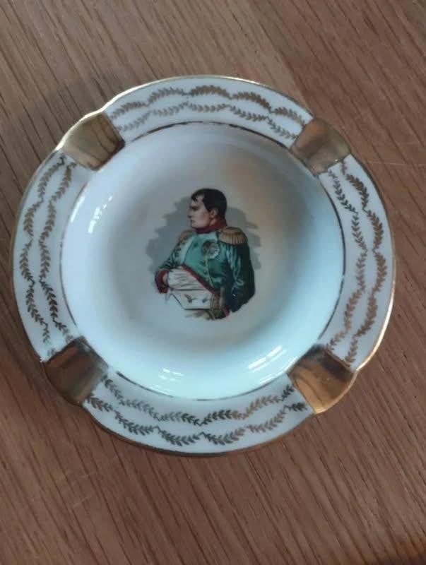 Cendrier vintage Napoléon. Haute porcelaine Nationale, Enlèvement