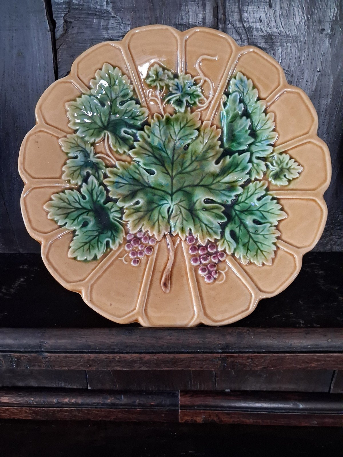 Belle assiette ancienne en majolique — Boch Frères Keramis (, Antiquités & Art, Enlèvement ou Envoi