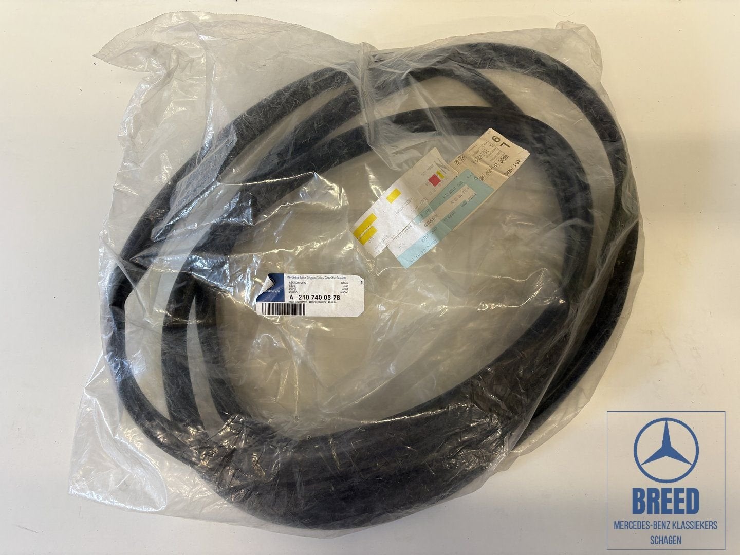 NOS kofferdekselrubber voor Mercedes-Benz W210 T-Model S210, Neuf, -, -, Enlèvement ou Envoi