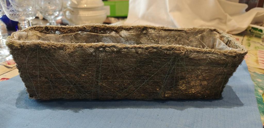 mand planten bloemenbak met plastiek binnen, Enlèvement ou Envoi, Osier, Comme neuf, Panier
