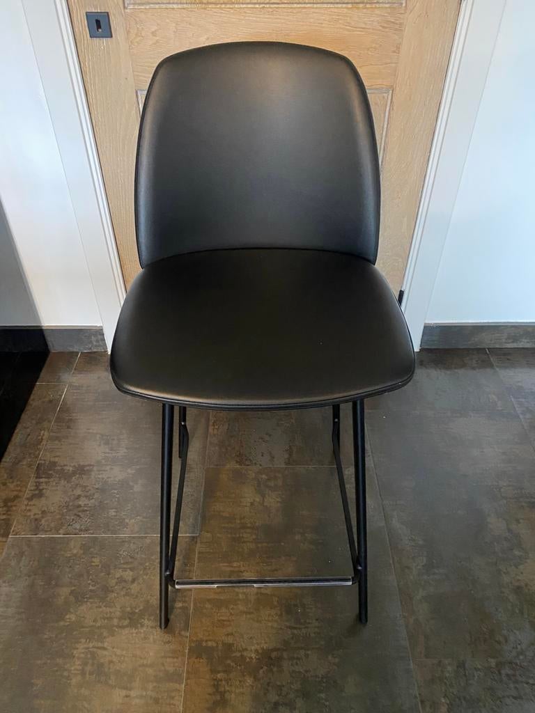 4 zwarte barkrukken te koop, Maison & Meubles, Tabourets de bar, Avec repose-pieds, 4 tabourets, Synthétique, Enlèvement
