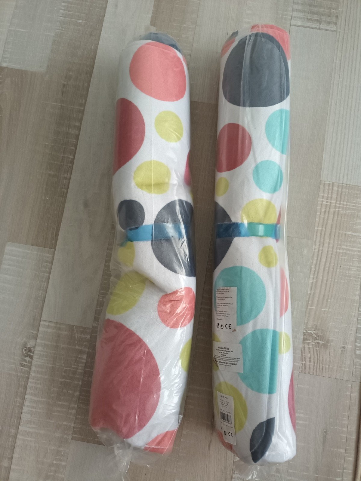 Verschillende kleine tapijten voor kinderkamer, Enlèvement