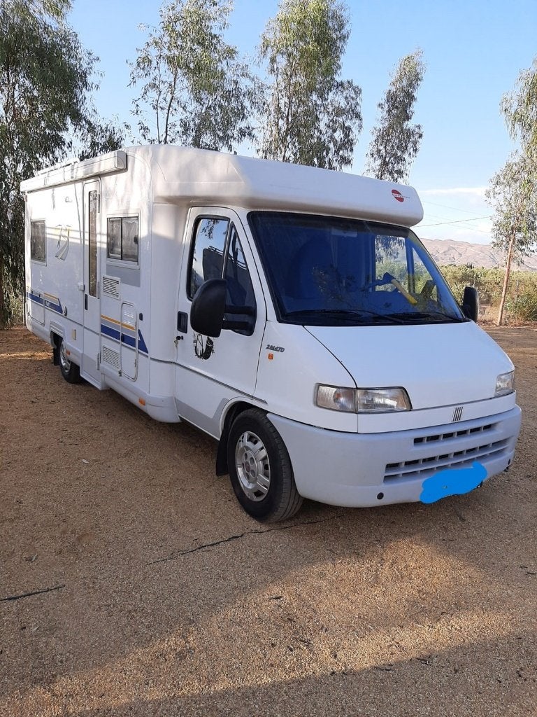 Prachtige en betrouwbare Bürstner Semi-Integra 2.8JTD/128 PK, Caravanes & Camping, Jusqu'à 4, Réfrigérateur, Fiat, Boîte manuelle