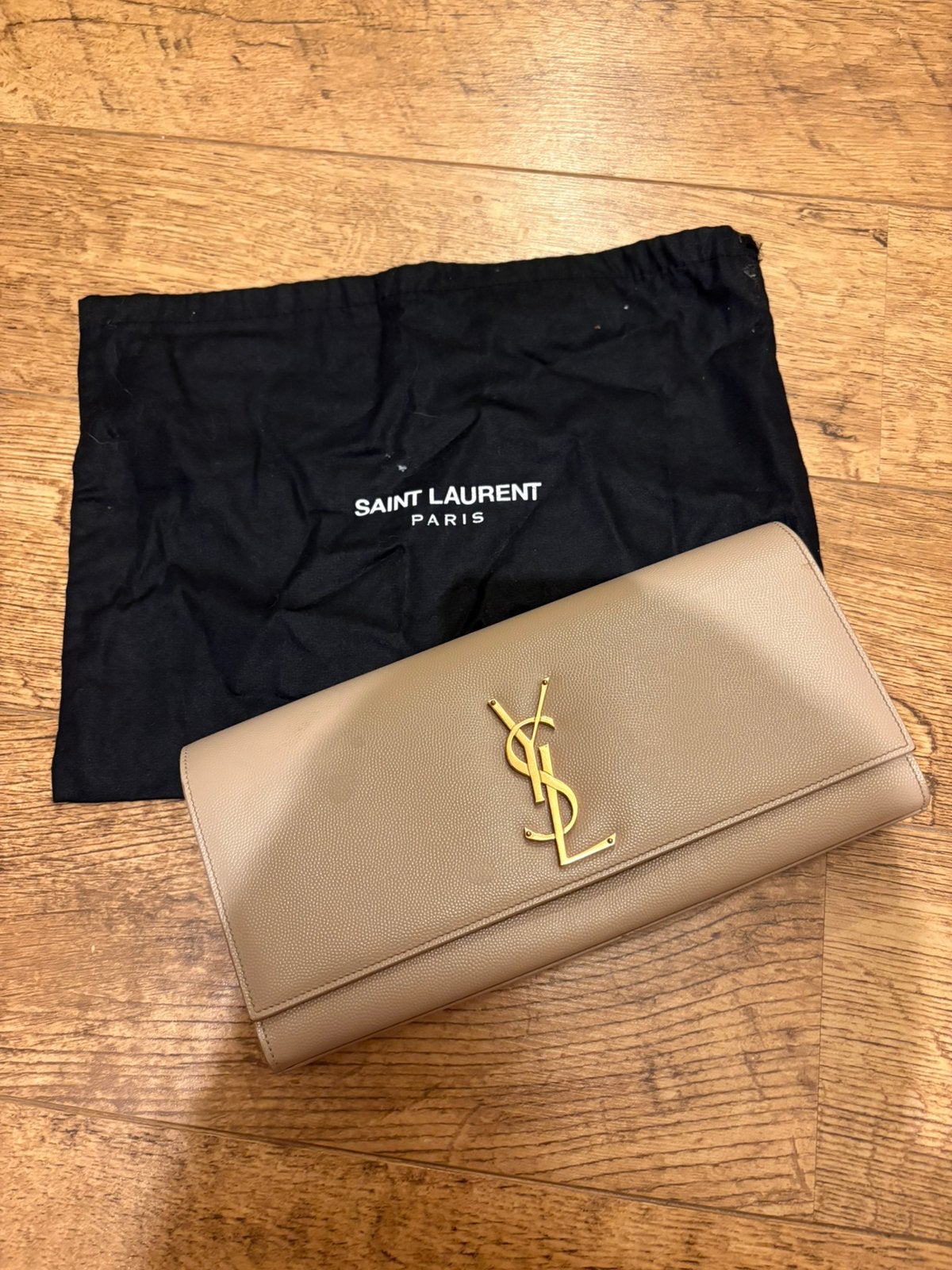 Pochette Saint Laurent Uptown — Beige — YSL, Enlèvement ou Envoi, Comme neuf, Beige, Sac de soirée