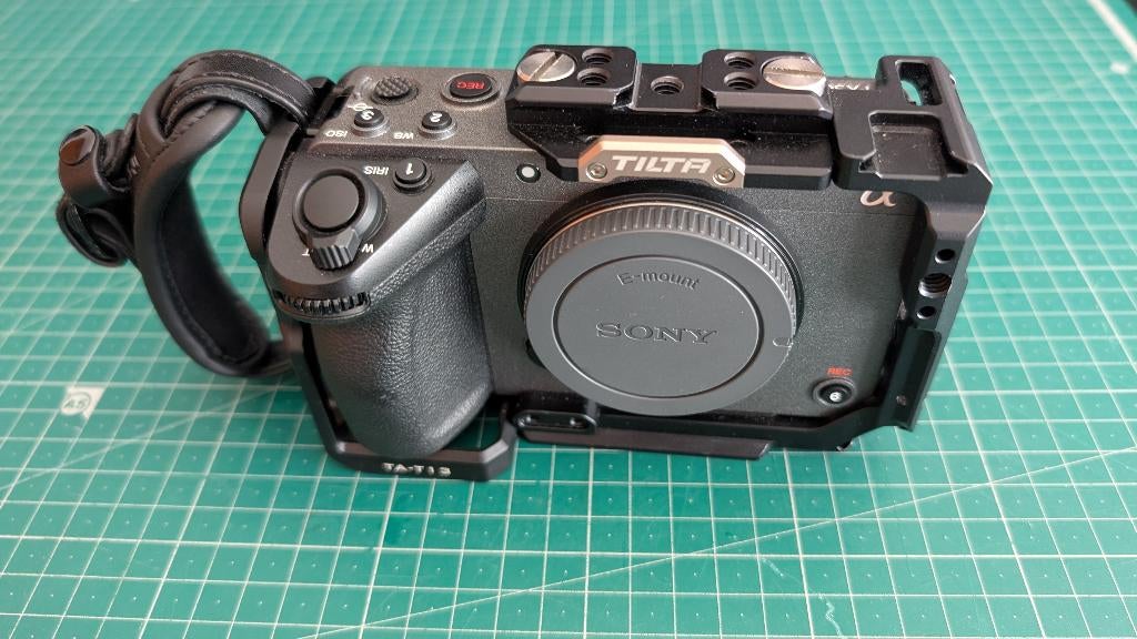 Sony FX30 + Tilta Cage, Carte mémoire, Caméra, Comme neuf, Enlèvement