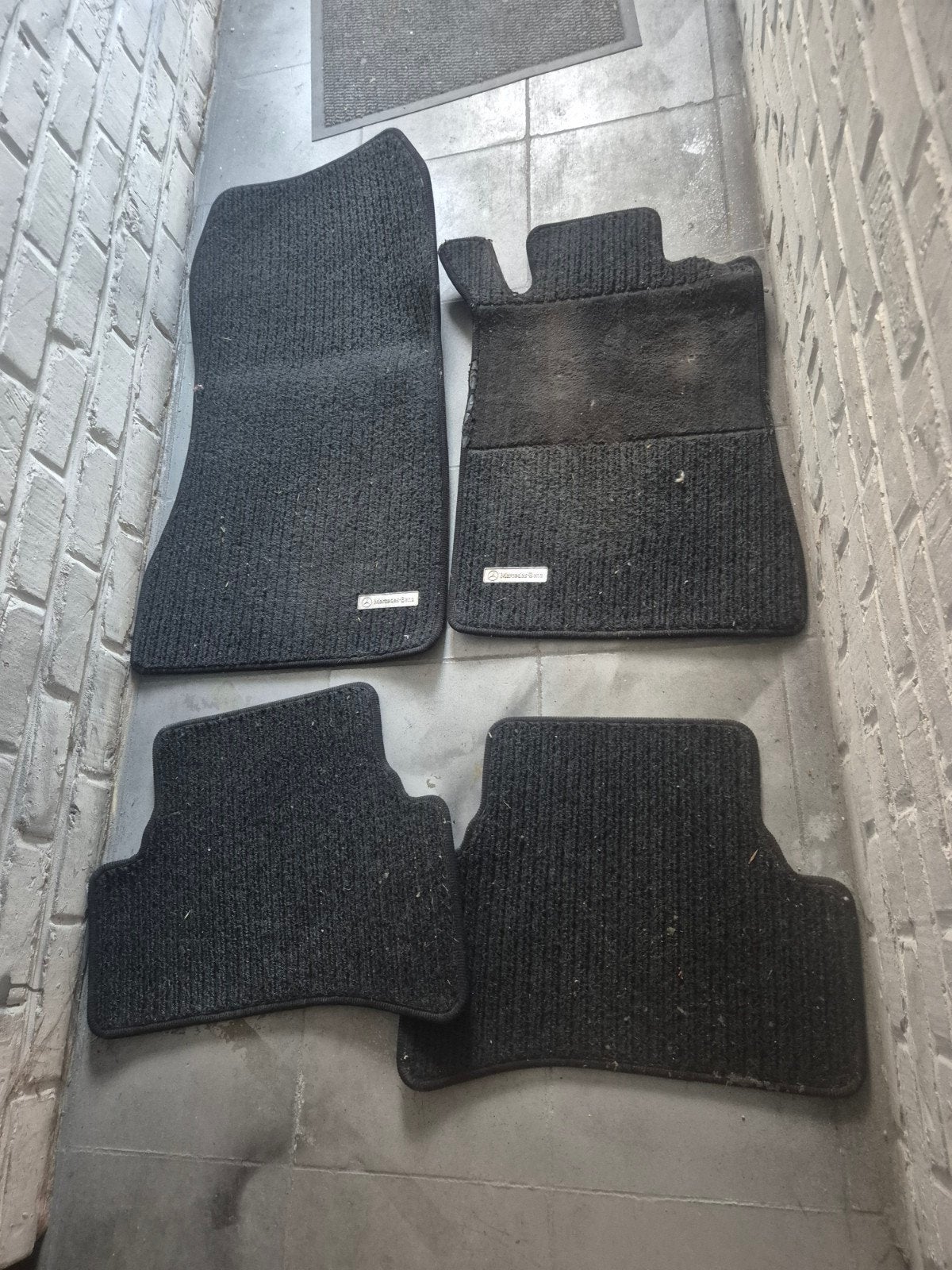 Set Tapis Mercedes W202 Elegance Premium origine, Autos : Divers, Tapis de voiture, Enlèvement