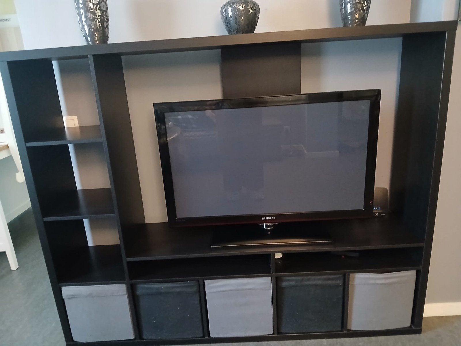 Armoire de télé noir de chez Ikea encore en bonne état., Armoire pour télé, Enlèvement, Utilisé, 100 à 150 cm