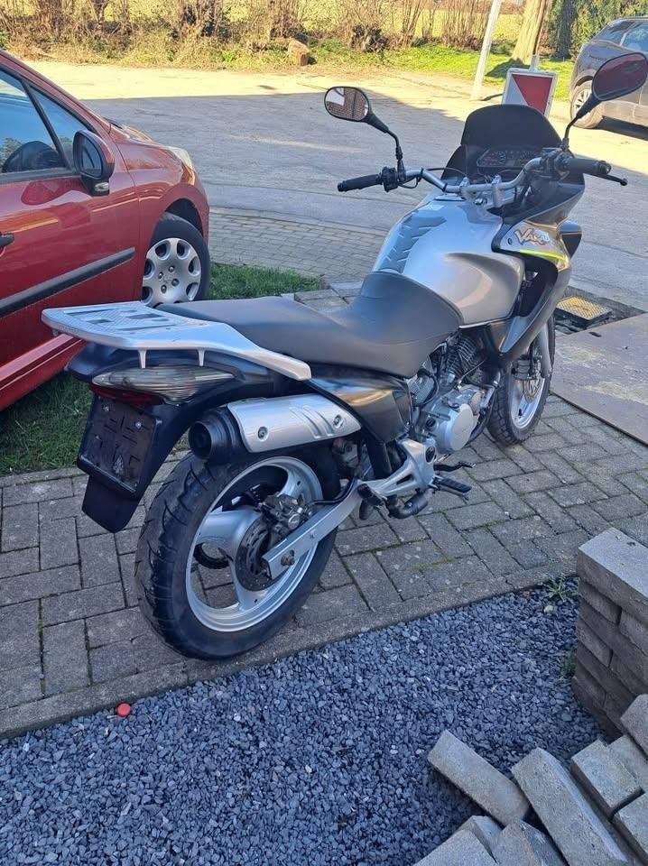 honda varadero 125cc, lire svp, Motos, Tourisme, Occasion, 125 cm³, 2 cylindres