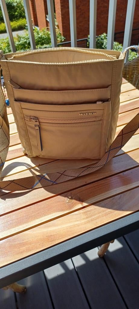 Te koop: mooie handtas merk Hedgren, Enlèvement, Comme neuf, Beige, Sac à bandoulière