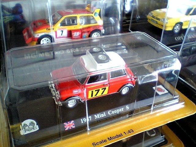 BMC Mini Cooper Rallye Monte Carlo 1/43 UH IXO NEUVE Blister, Hobby en Vrije tijd, Modelauto's | 1:43, Nieuw, Auto, Universal Hobbies