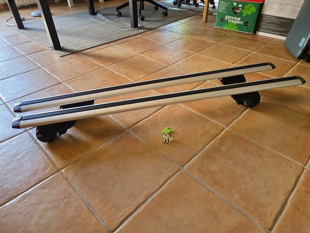 Barres de toit MONTBLANC Activa Aero 1250 Alu, Enlèvement, Utilisé