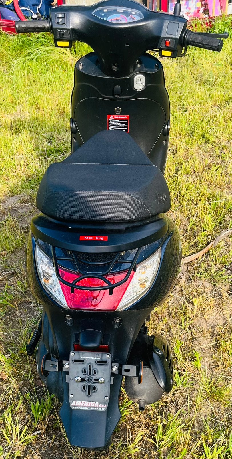 SCOOTER AGM SP50 BWJ 2015 WEINIG KILOMETERS 3750