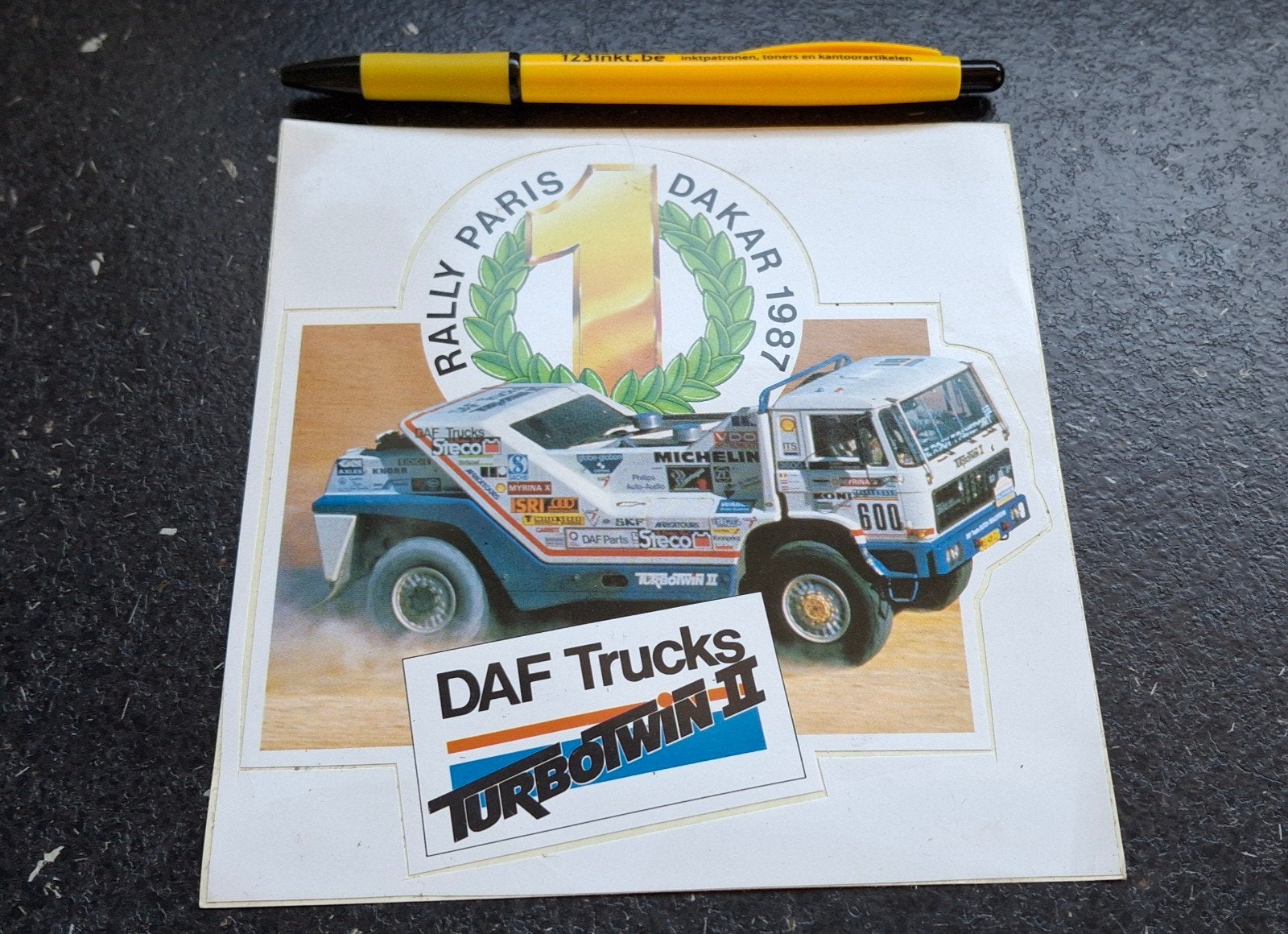 Vintage sticker DAF trucks Paris Dakar 1987 nummer 1, Ophalen of Verzenden, Zo goed als nieuw, Auto of Motor