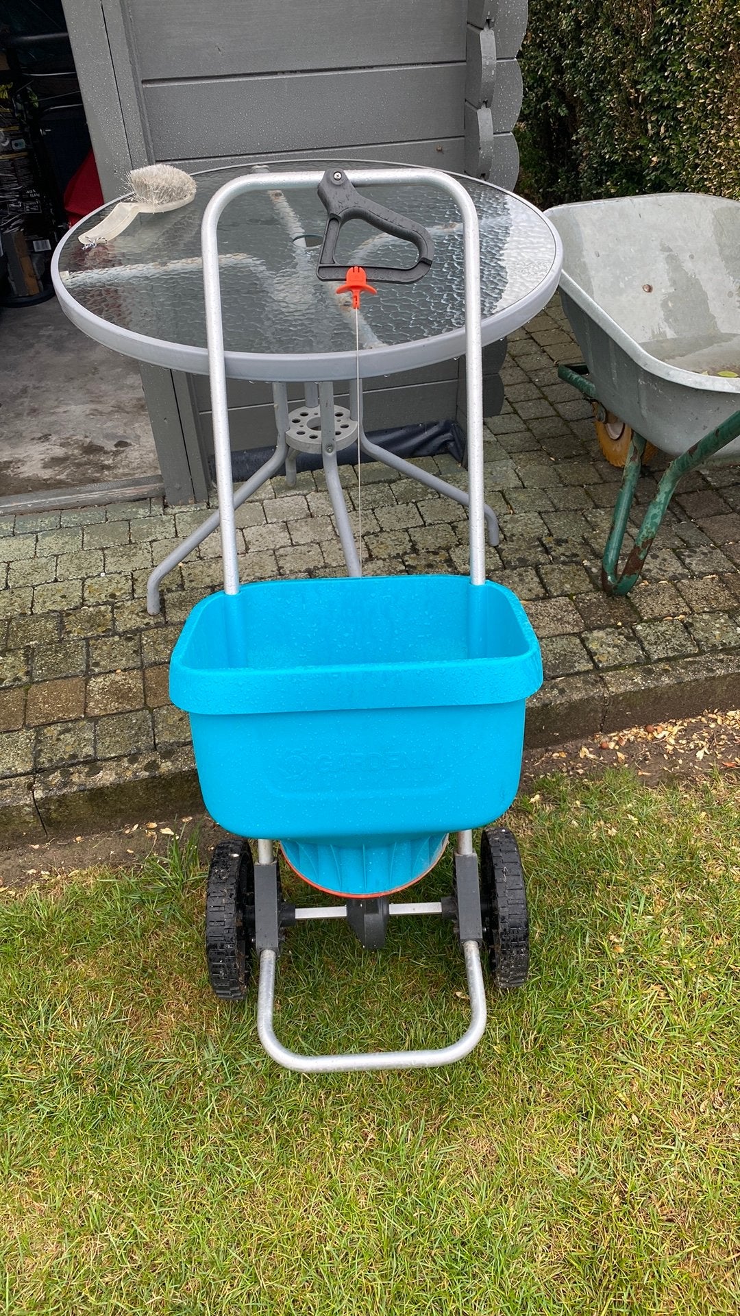 Karretje om mest rond te strooien 50 euro, Tuin en Terras, Ophalen