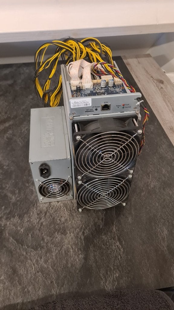 ANTMINER Z15 420Ksol/s Miner + Voeding, Computers en Software, Overige Computers en Software, Ophalen of Verzenden, Gebruikt