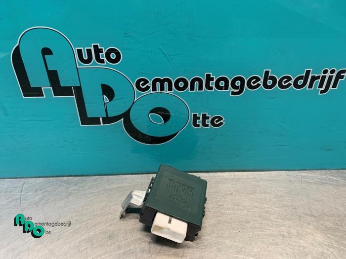 Centrale Deurvergrendelings Module van een Lexus IS 200 (IS, Gebruikt, -, -, -