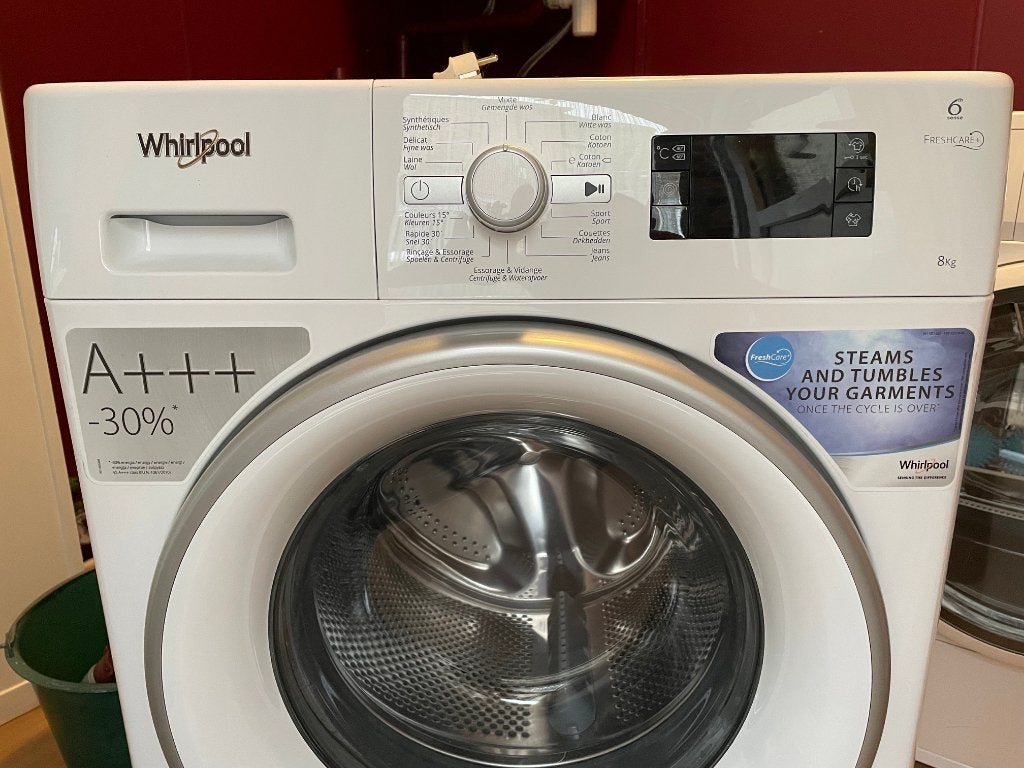 Machine à laver Whirlpool 8kg, 1200 à 1600 tours, 6 à 8 kg, 85 à 90 cm, Programme lavage à la main