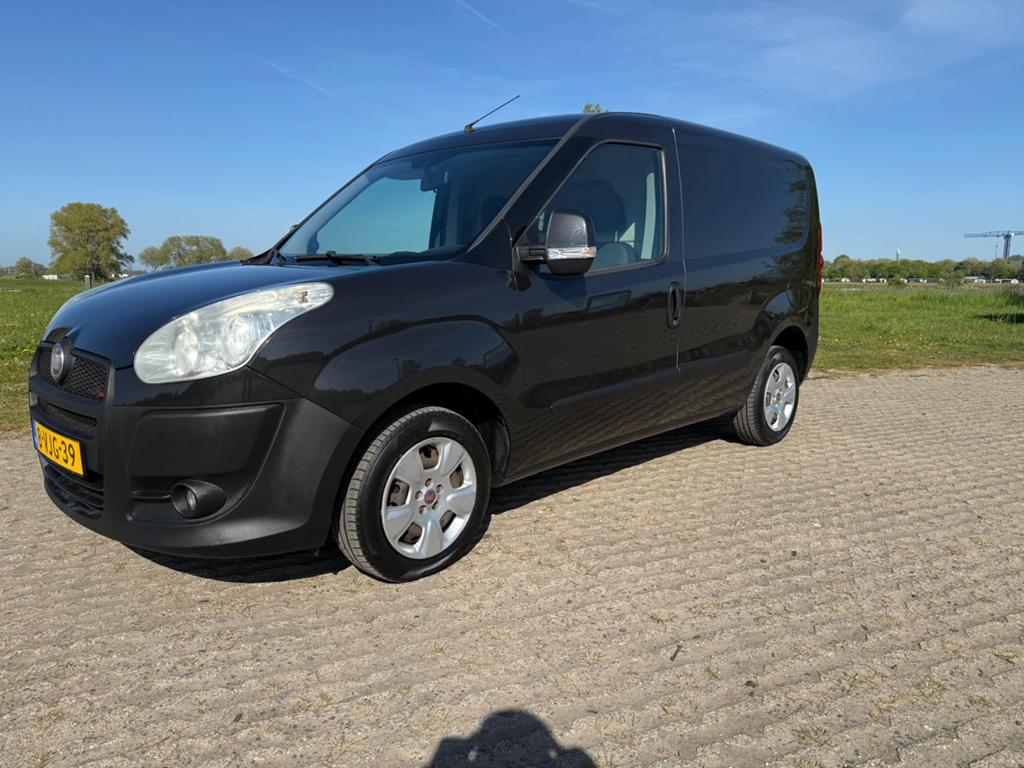 Fiat Doblo Cargo 1.3 multijet sx airco schuifdeur gekeurd, Auto's, Voorwielaandrijving, Euro 5, Stof, Zwart