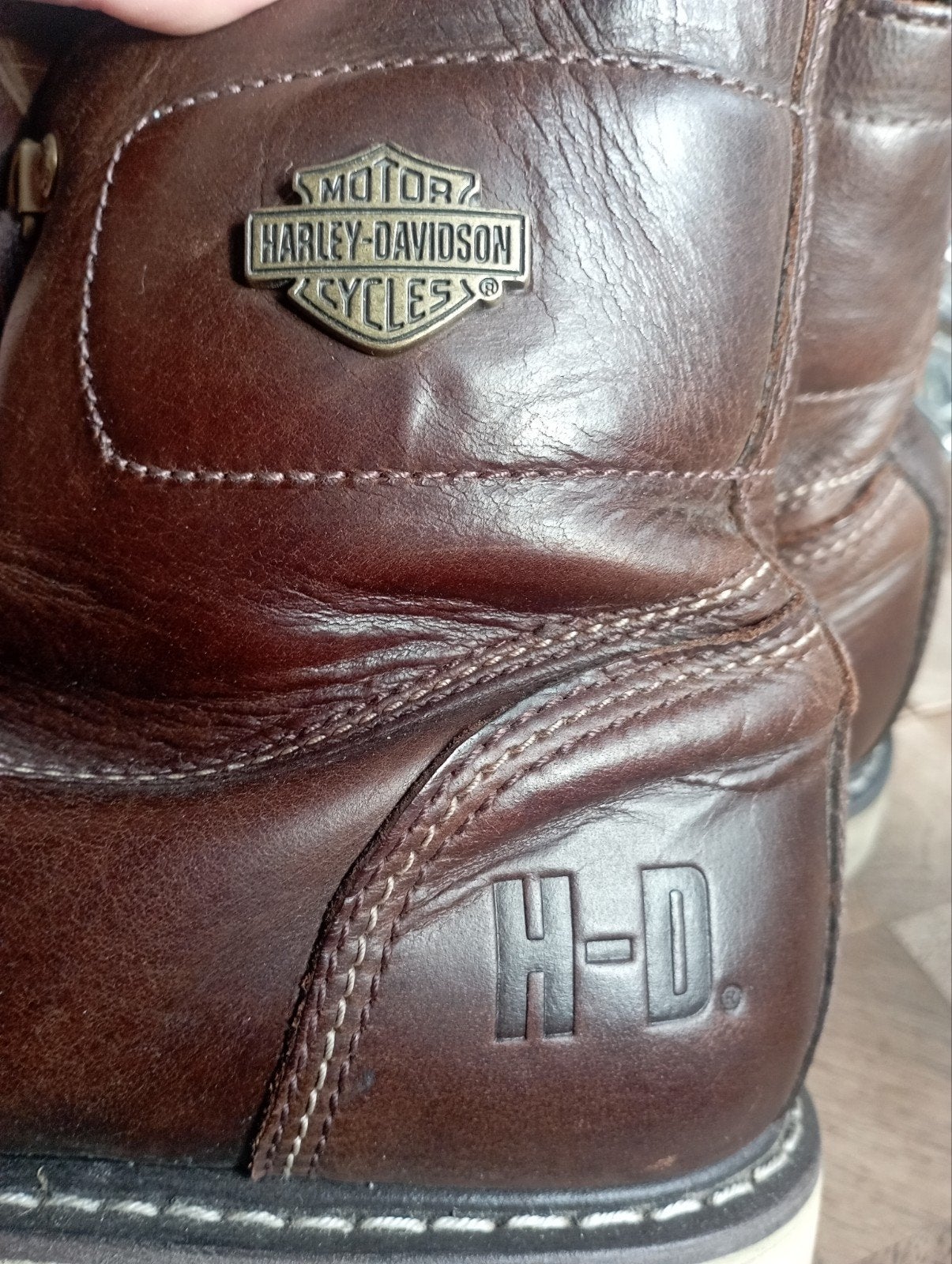bottines Harley Davidson 46, Enlèvement