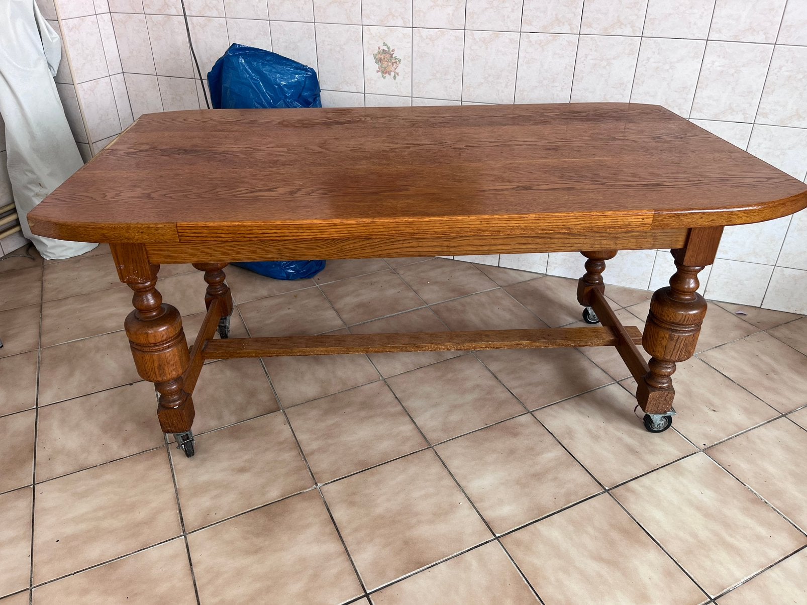 Table de monastère table de monastère, Enlèvement