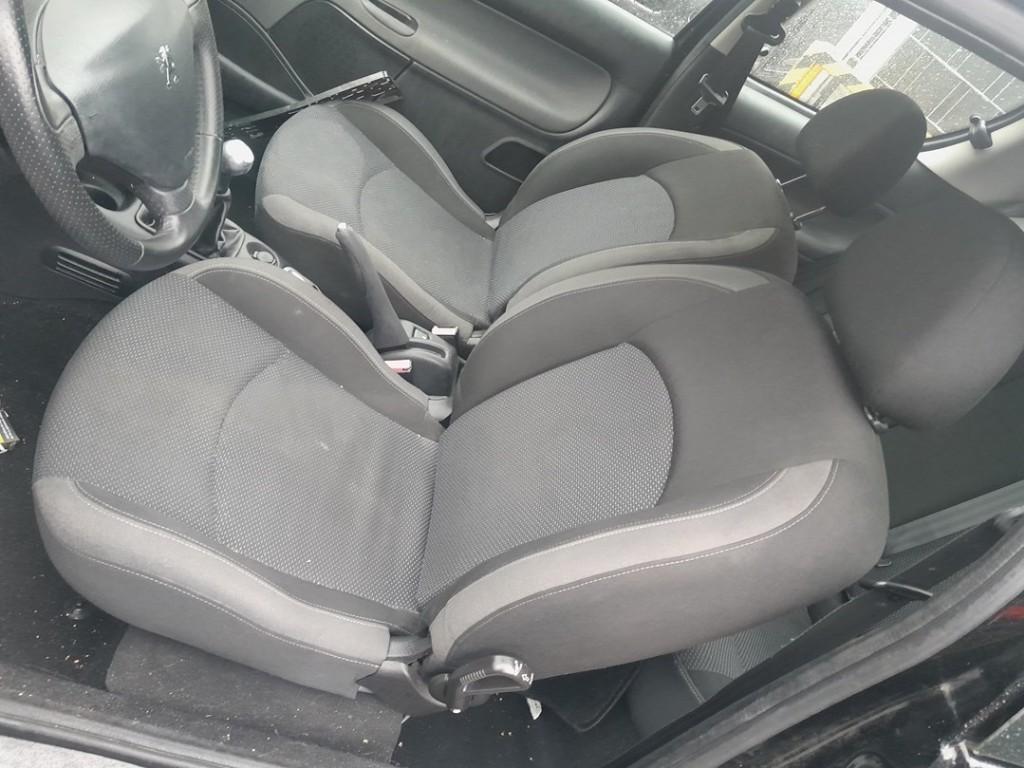 STOEL LINKS VOOR Peugeot 206+ (2L / M) (01-2009/08-2013), Gebruikt, Peugeot