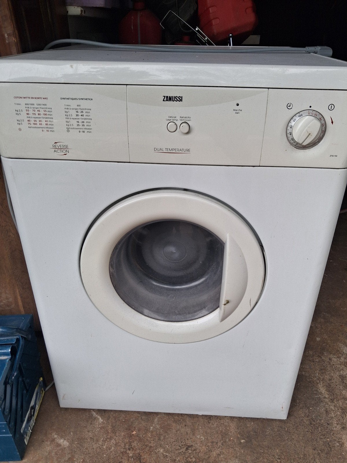Zanussi,  fonctionne!, gratuits, 4 à 6 kg, Chargeur frontal, Enlèvement, Utilisé