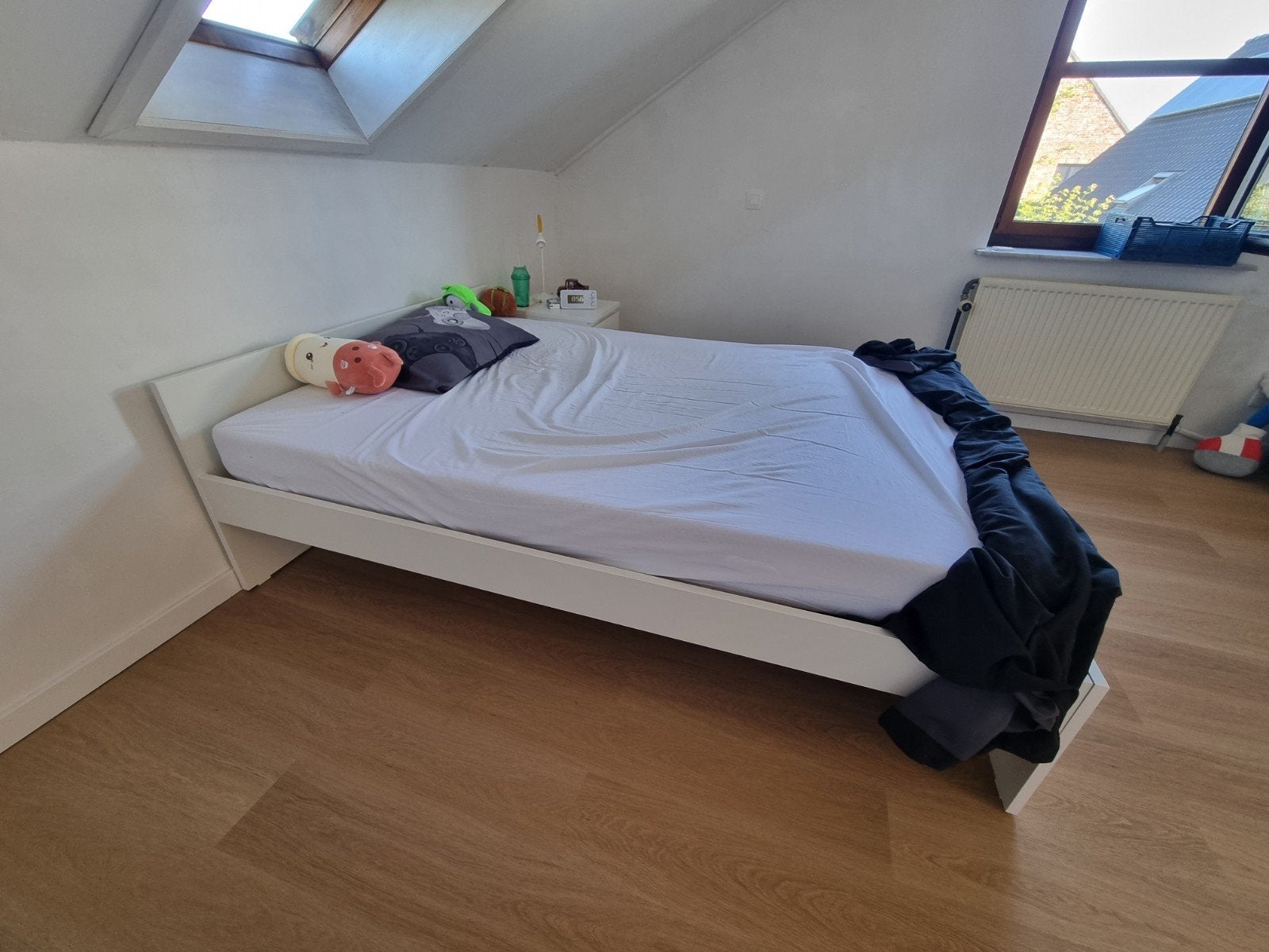 IKEA bed 140 x 200 cm – complete set, Huis en Inrichting, Slaapkamer | Bedden, Ophalen
