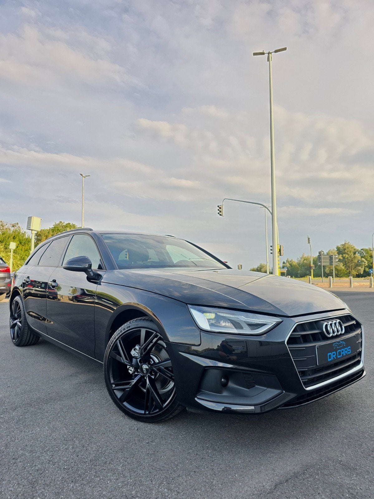 Audi A4 Avant-35 Tfsi Attraction-Carplay-Pdc Cruise - Jantes, Autos, Achat, Capteur de lumière, Entreprise, A4