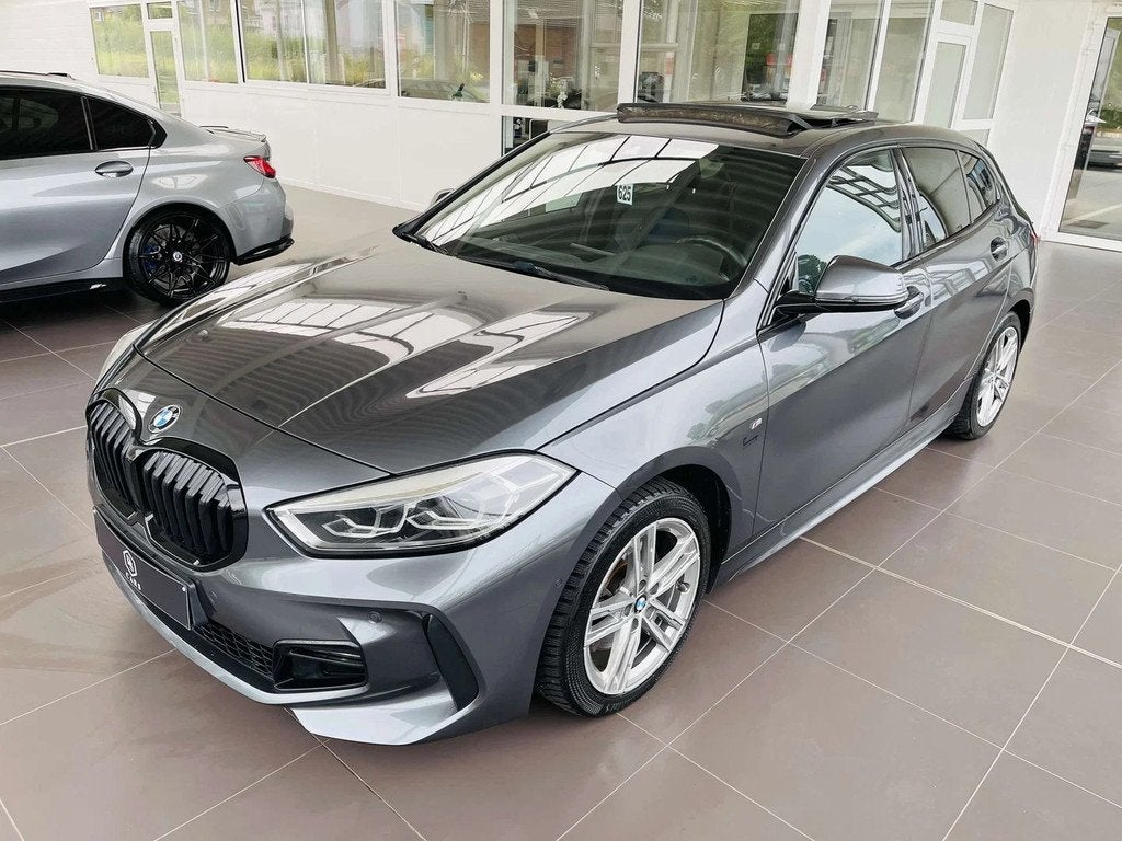 BMW 1 Serie 118 i * GARANTIE + PACK M + TOIT PANO + LED + GP, 100 kW, https://public.car-pass.be/vhr/f5f2dd35-0f21-4d5a-80f3-5a64521a4ba6