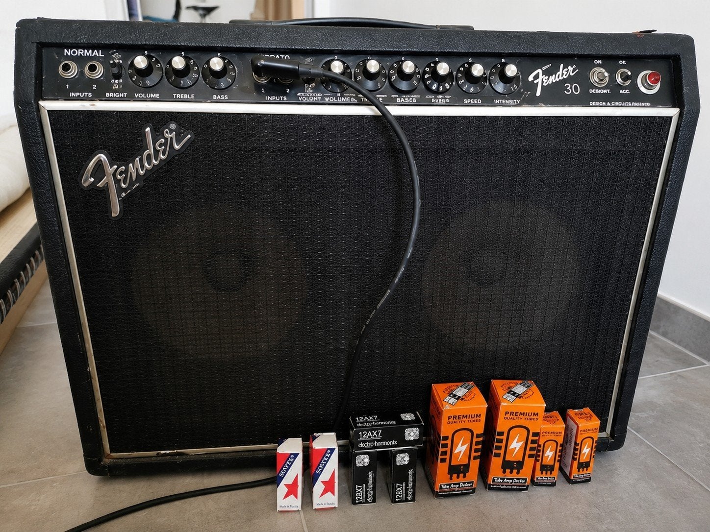 Fender van het jaar 81 met nieuwe lampen., Muziek en Instrumenten, Versterkers | Bas en Gitaar, Ophalen
