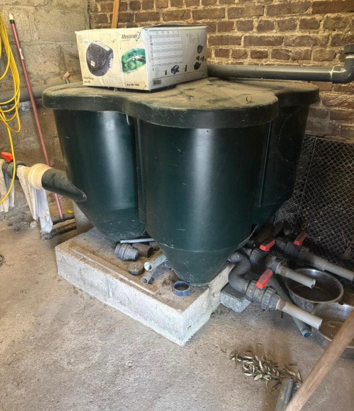 Klaverbladfilter met uv lamp & watervalbak, Tuin en Terras, Ophalen, Zo goed als nieuw