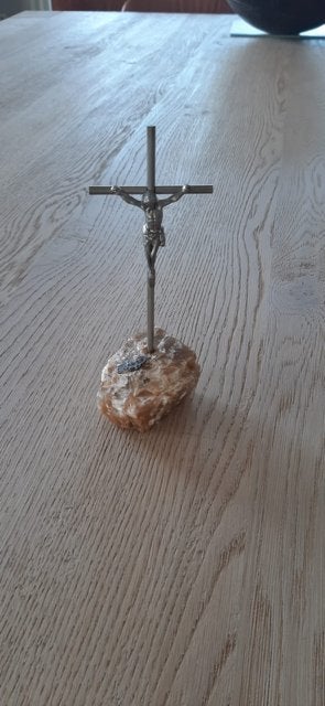 Kruisbeeld op natuursteen, Antiek en Kunst, Ophalen