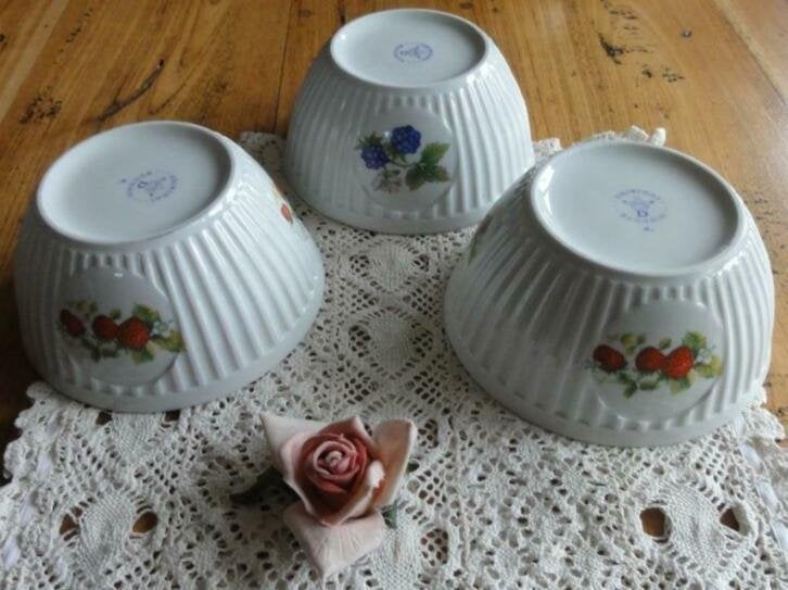 SALE Original Bohemia porseleinen kommen, aardbeien, bramen, -, Comme neuf, Autres styles, Porcelaine