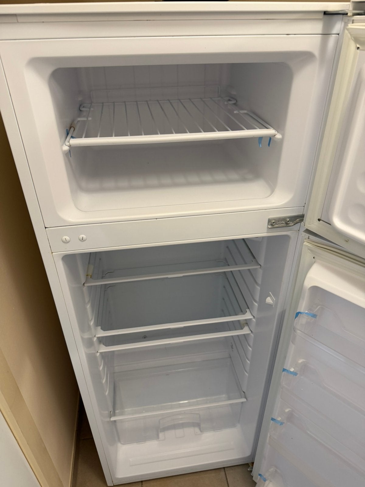 Frigo met kleine diepvriezer, Elektronische apparatuur, Ophalen, Zo goed als nieuw