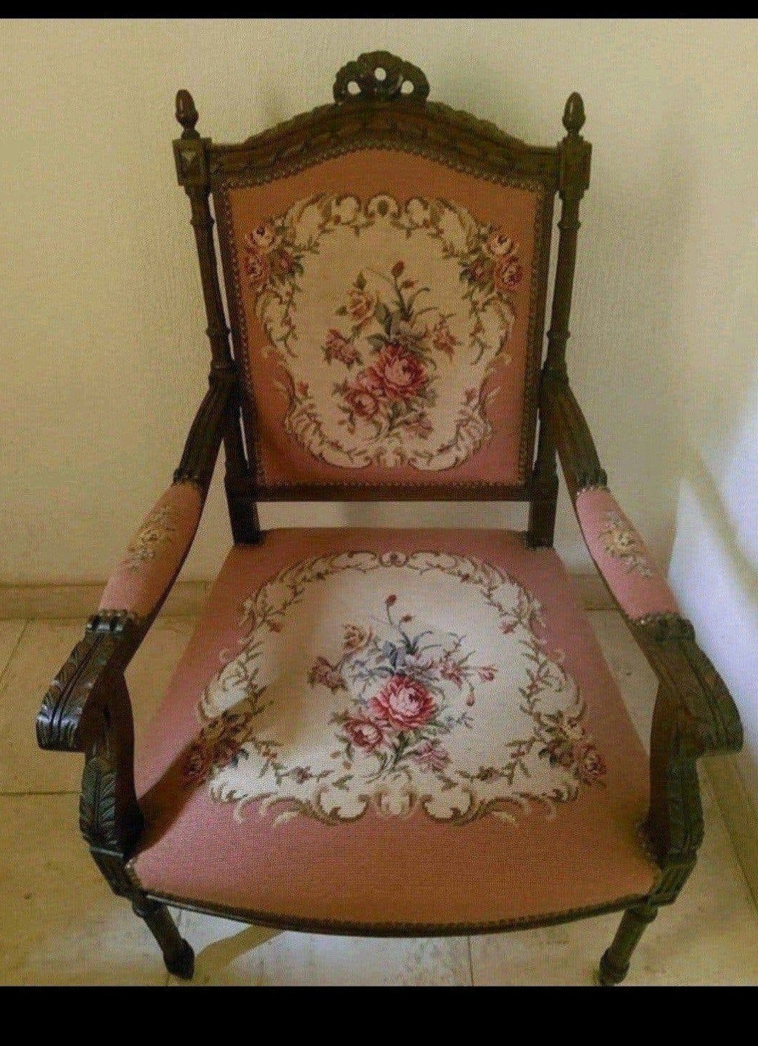 Chaise avec accoudoirs, Enlèvement