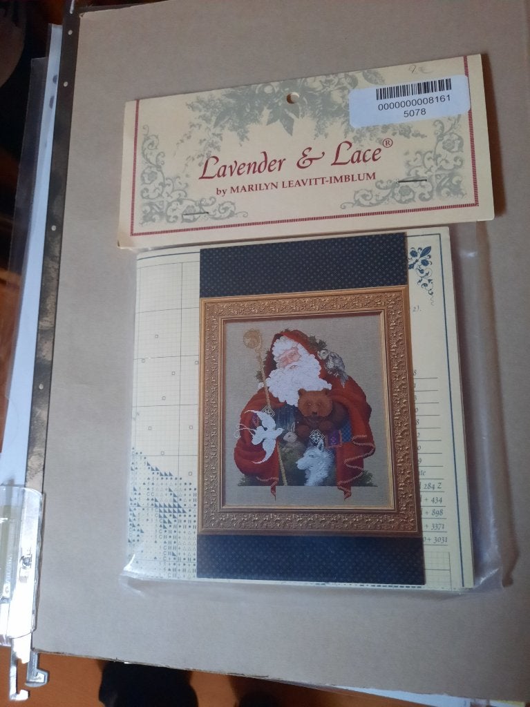Motif orig. Lavande et dentelle - Le Père Noël de la forêt, Enlèvement ou Envoi, Neuf, Broderies à la main, Patron