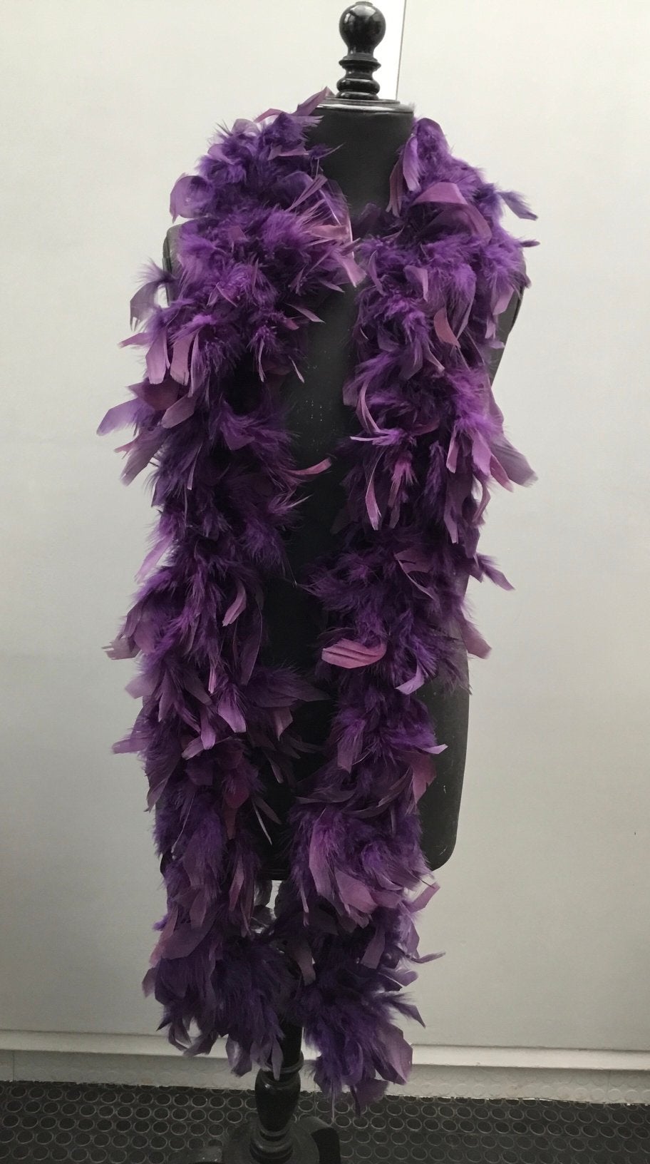 Boa vintage à plumes violettes, Bijoux, Sacs & Beauté, Accessoires Autre, Enlèvement ou Envoi, Comme neuf