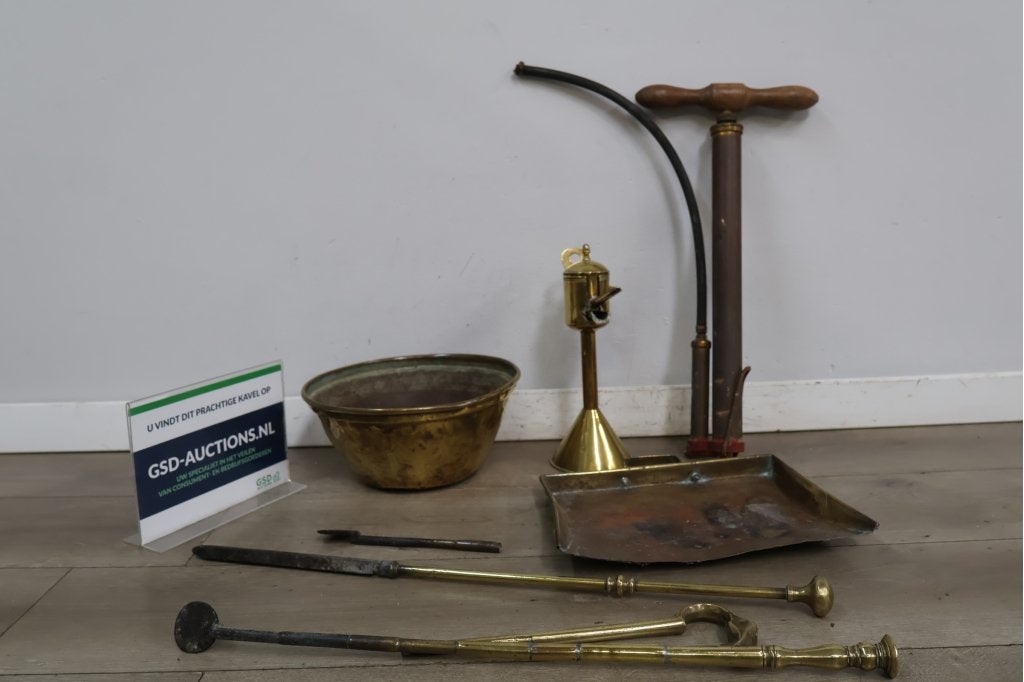 Antiek koperen haardgereedschap en pomp, Ophalen of Verzenden