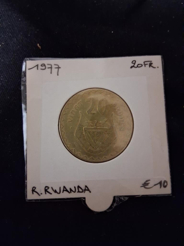 3 munten uit Rwanda 20F 1977 en in dubbele 5F uit 1974. Gloe, Postzegels en Munten, Munten | Afrika, Ophalen of Verzenden, Overige landen