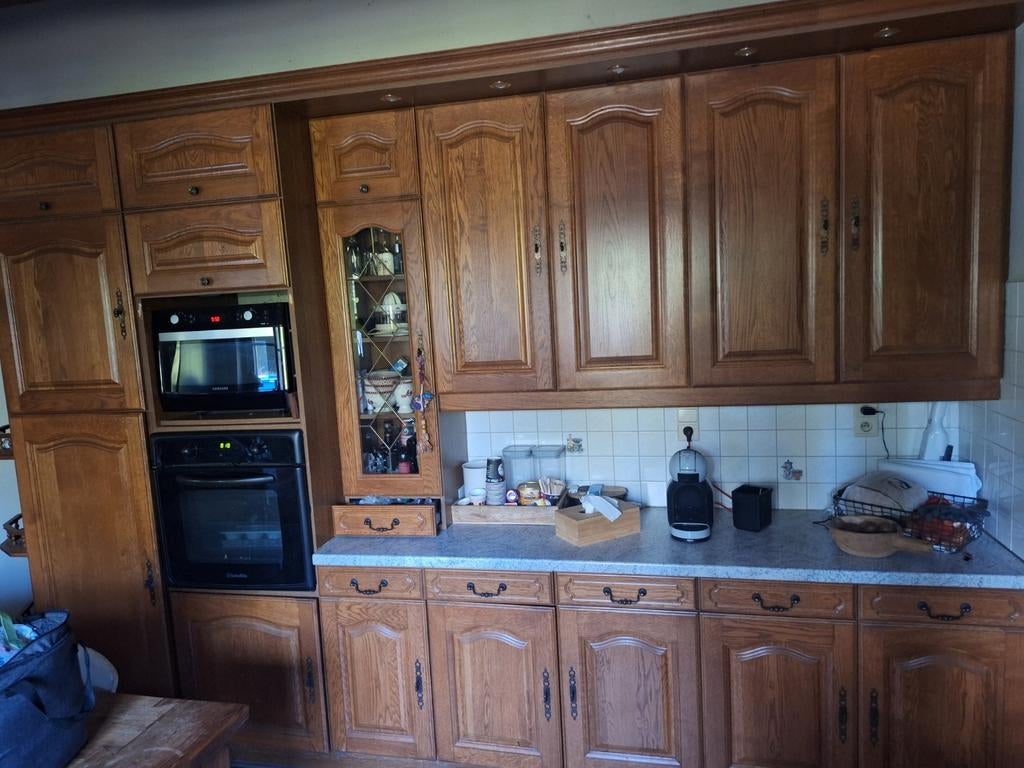 Cuisine en chêne complète, Enlèvement