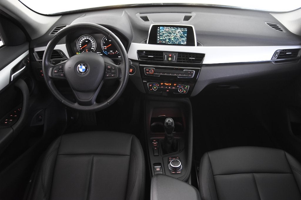 BMW X1 S-Drive 18i *1ste eigenaar*Leer*Navi*Trekhaak*Carplay, Monovolume, Euro 6, Leder, Bedrijf